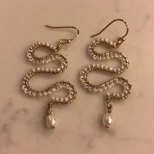 Anthropologie gold/pearl earrings